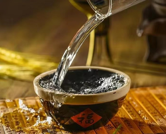 传承匠心工艺 打造质量先锋-陕西骉狼酒业创始人桂珍发